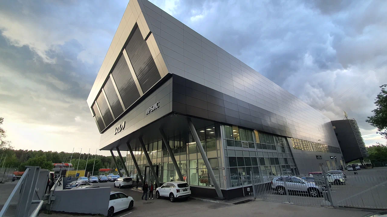 Здание дилерского центра Kia ИРБИС